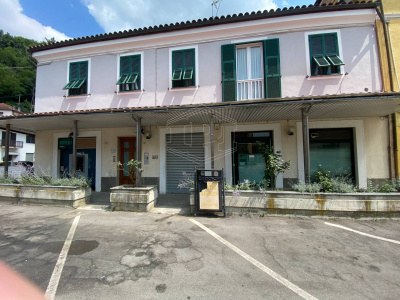 Locale commerciale, Via Martiri della Libertà, Dego, SV