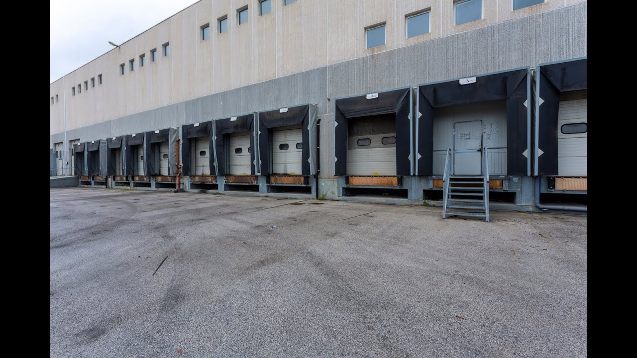 Capannone sito all'interporto in Viale Maestri Del Lavoro - Bari (BA)