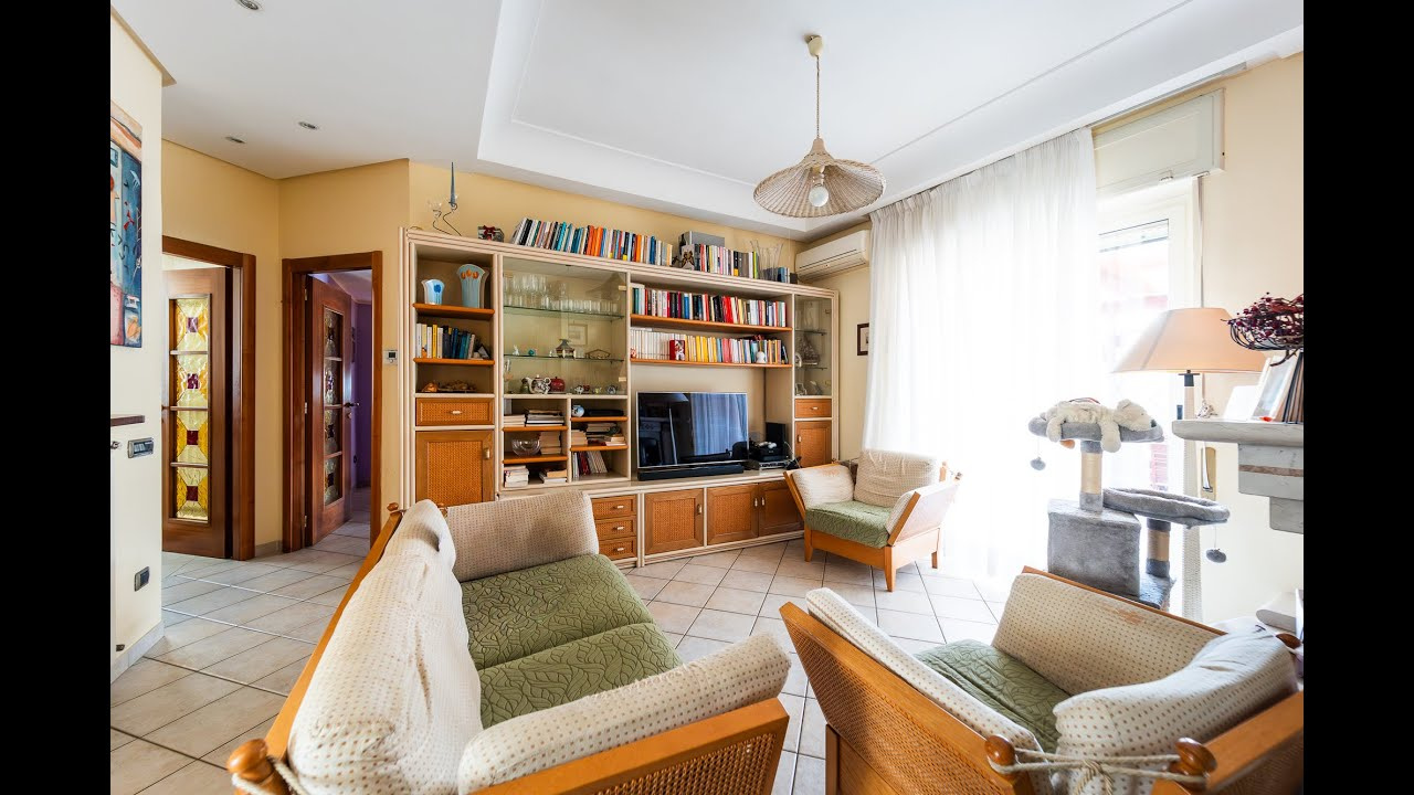 Quadrilocale con terrazzo in Via D. Carafa 58, Napoli (NA)