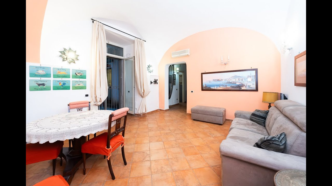 Ampio Bilocale in Via Monte di Dio 14, Napoli (NA)