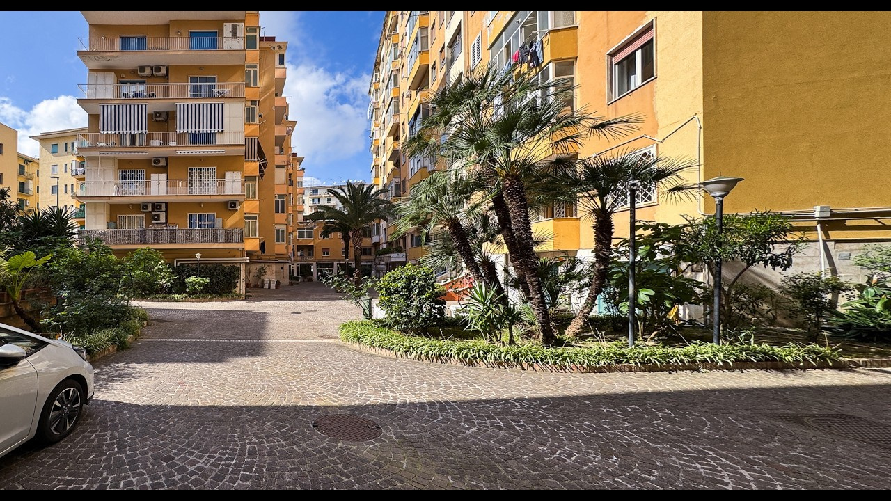 5 vani in Viale Augusto 9, Napoli (NA)