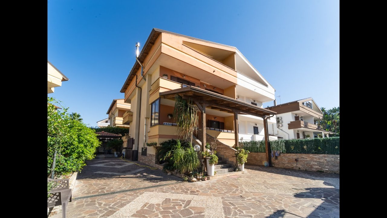 Villa bifamiliare in Via Lago Patria 154, Giugliano in Campania (NA)